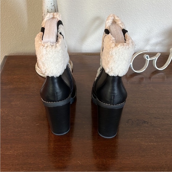 New In Box BCBGeneration Palli Hiker Heeled Lace Up Booties Faux Fur Sz 7 Black - Picture 4 of 7